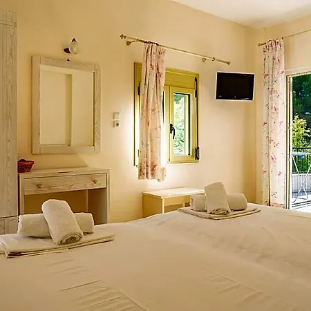 Nefeli Hotel *
